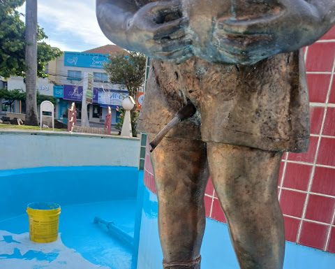 Dracena: Vândalos entopem o “Pipi” do Arthurzinho na praça Arthur Pagnozzi