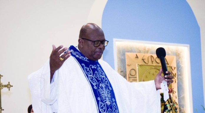 Comunidade católica de Ouro Verde celebra aniversário do padre Wilson