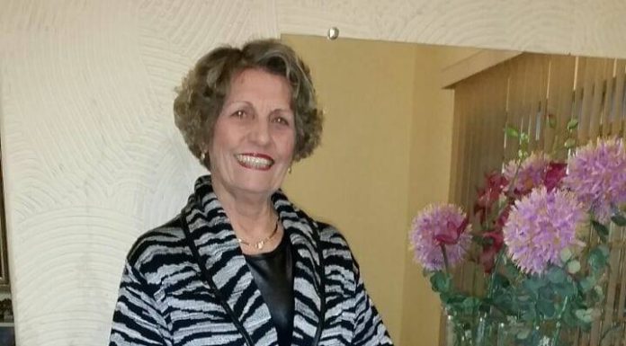 Professora Maria de Lourdes Villar Cesar está de aniversário hoje.