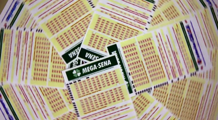 Mega-sena acumula e prêmio principal vai para R$ 130 milhões