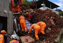 Chuva mata 55 pessoas e mobiliza oito frentes de resgate em Minas