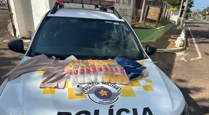 Polícia Militar Rodoviária prende mulher com drogas em ônibus na SP294, rodovia Comandante João Ribeiro de Barros em Dracena