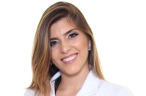 A médica, dra Fernanda Montroni Bezerra está de aniversário hoje