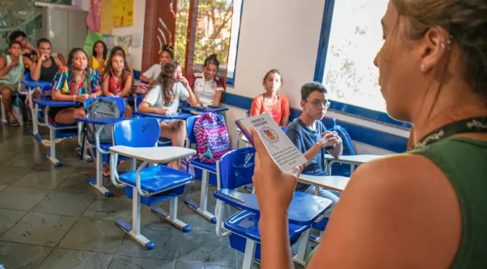 Dores menstruais tiram das aulas 4 em cada 10 alunas no país