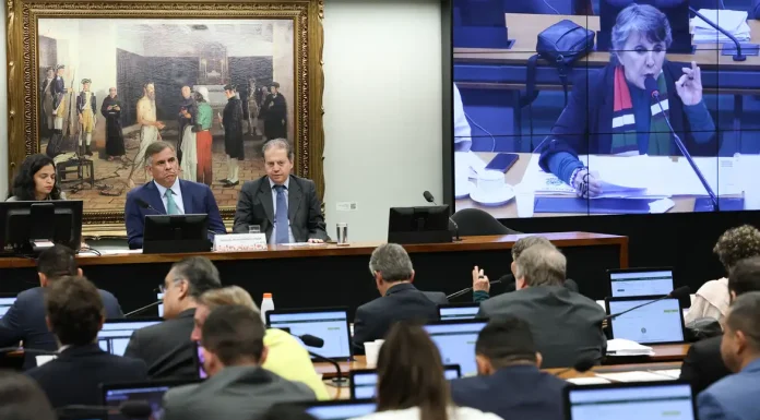 Comissão da Câmara aprova redução da maioridade penal para 16 anos