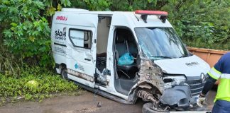 Trânsito:Ambulância da Prefeitura de Adamantina se envolve em acidente Rondon; ocupantes não sofreram ferimentos