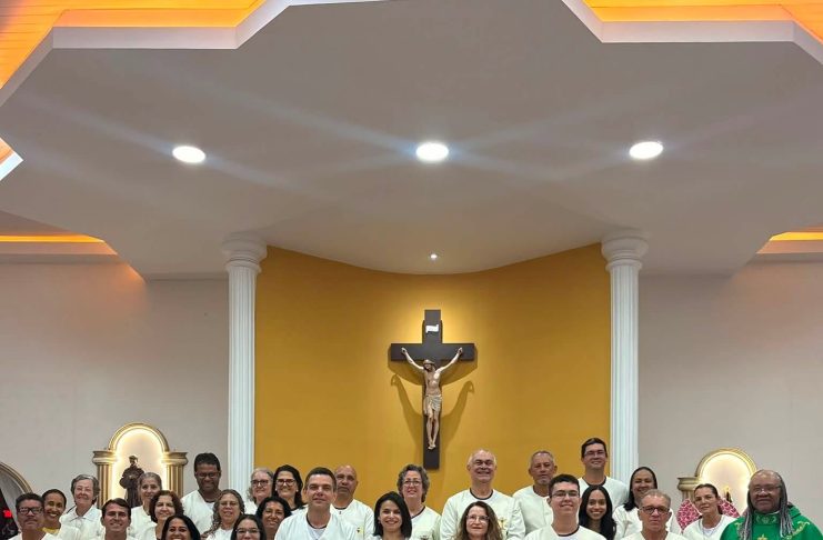 Durante Missa na Paróquia São Francisco de Assis foram apresentados os novos Ministros Extraordinário da Sagrada Comunhão