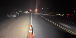 Trânsito: Seis pessoas ficam feridas após carros baterem de frente na rodovia Júlio Budisck, SP-501